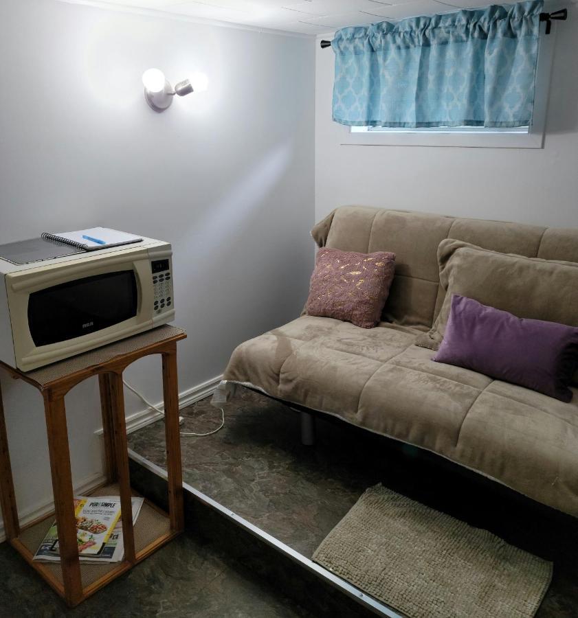 Lower Level Apt 6Ft High Close To Hwy Netflix Wifi Apartman Edmundston Kültér fotó